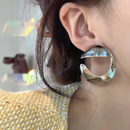 ムーンクレセントピアス ゴールド/シルバー 【予約商品】
