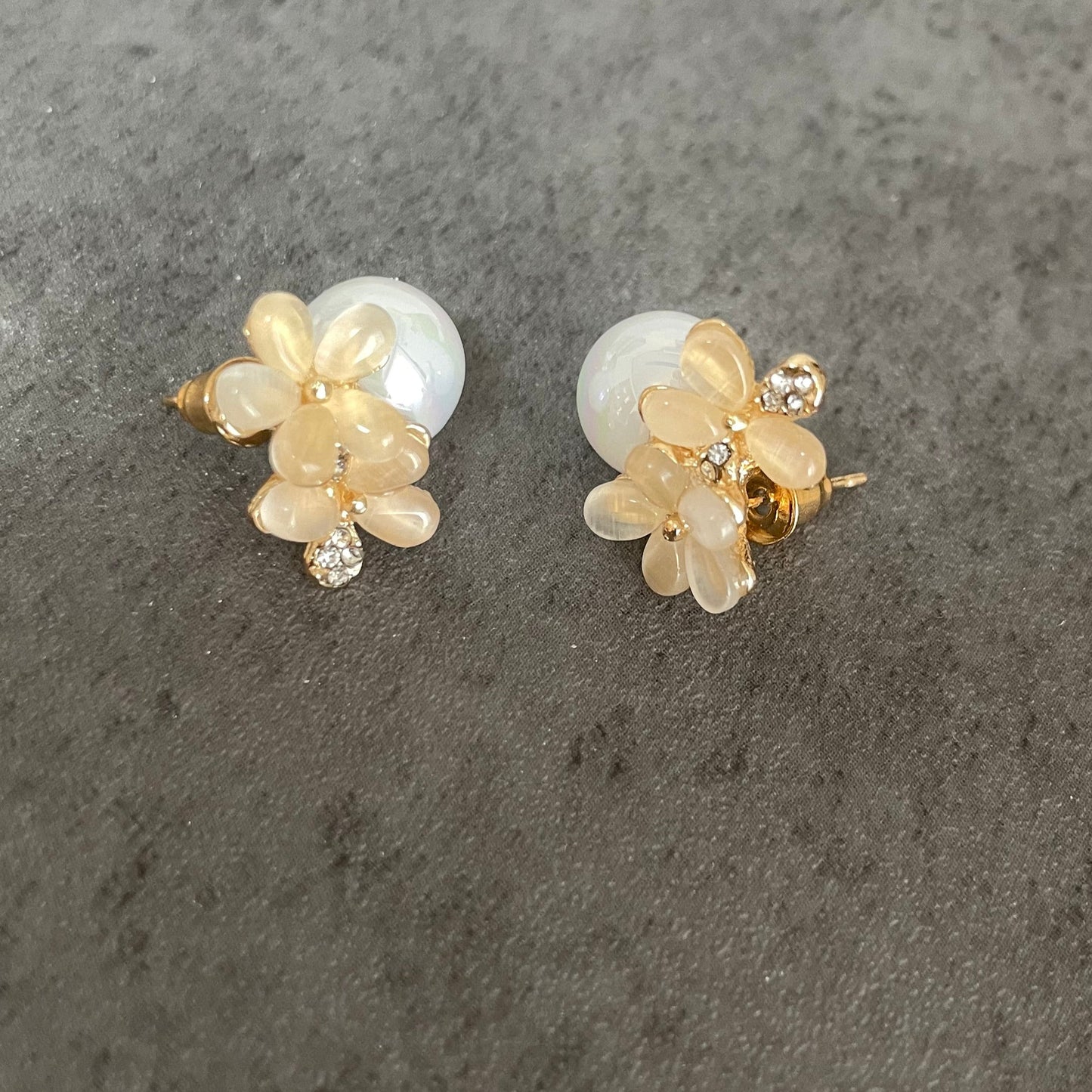 フラワーパールピアス アウトレット