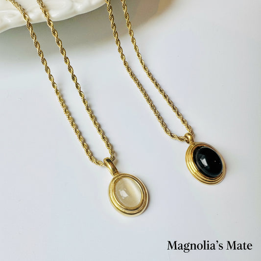 オーバルストーンねじれチェーンネックレス ブラック/ホワイト 【スピード配送】