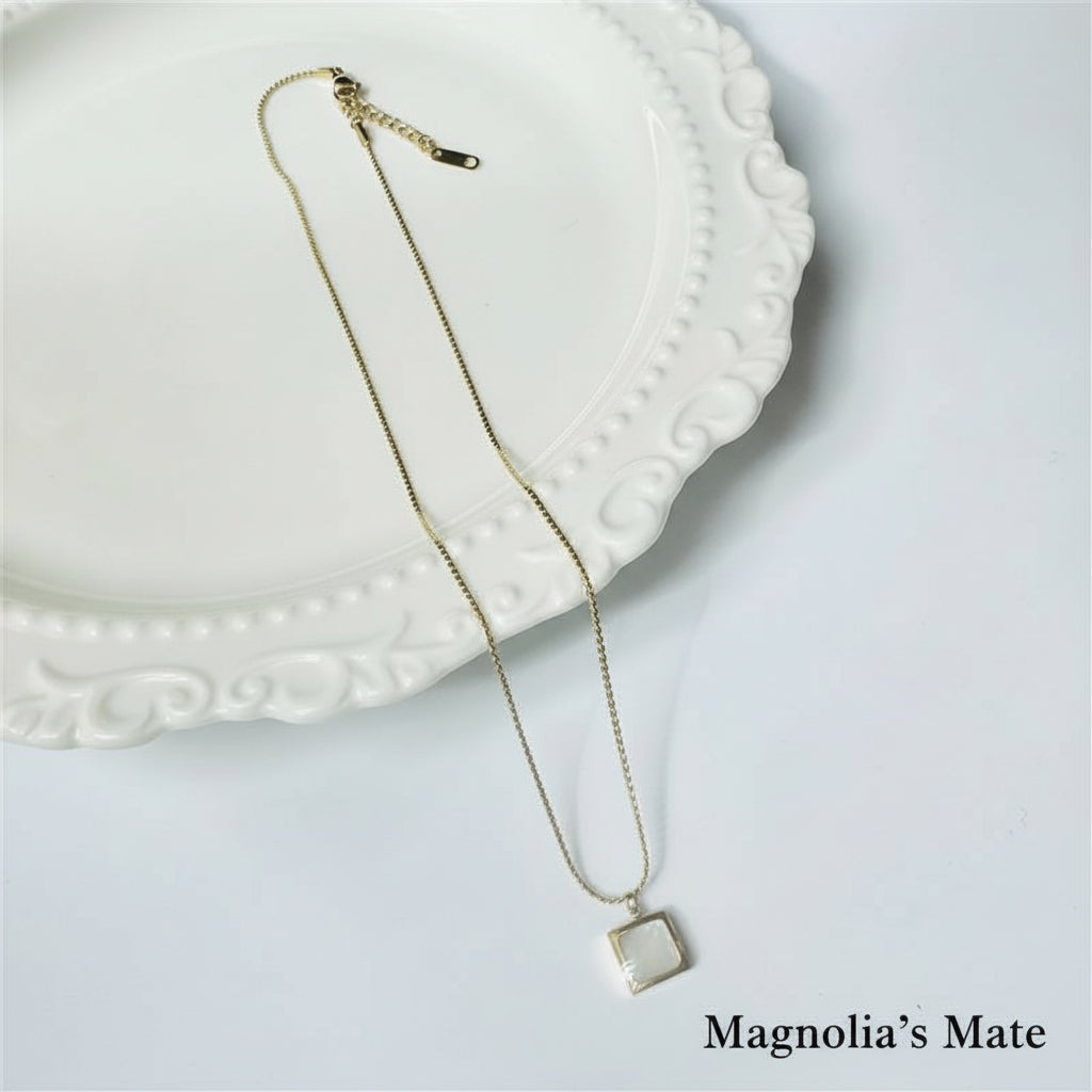 エンジェルホワイトネックレス 【スピード配送】