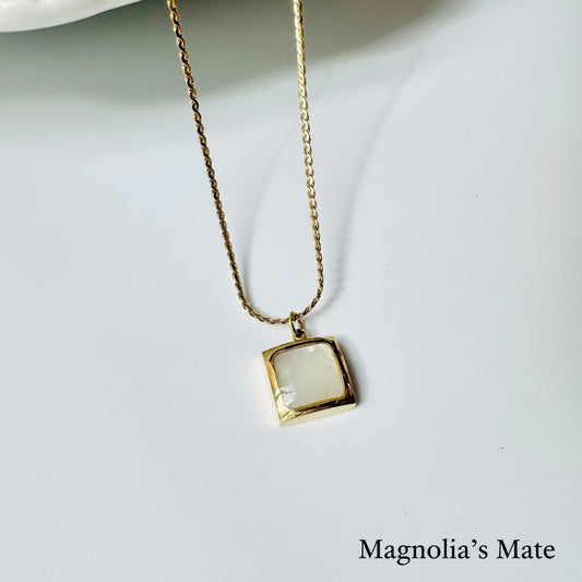 エンジェルホワイトネックレス 【スピード配送】