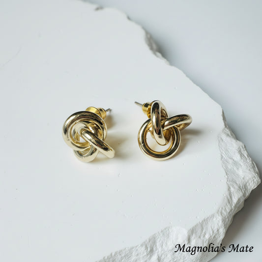 立体結び目ピアス ゴールド/シルバー 【スピード配送】