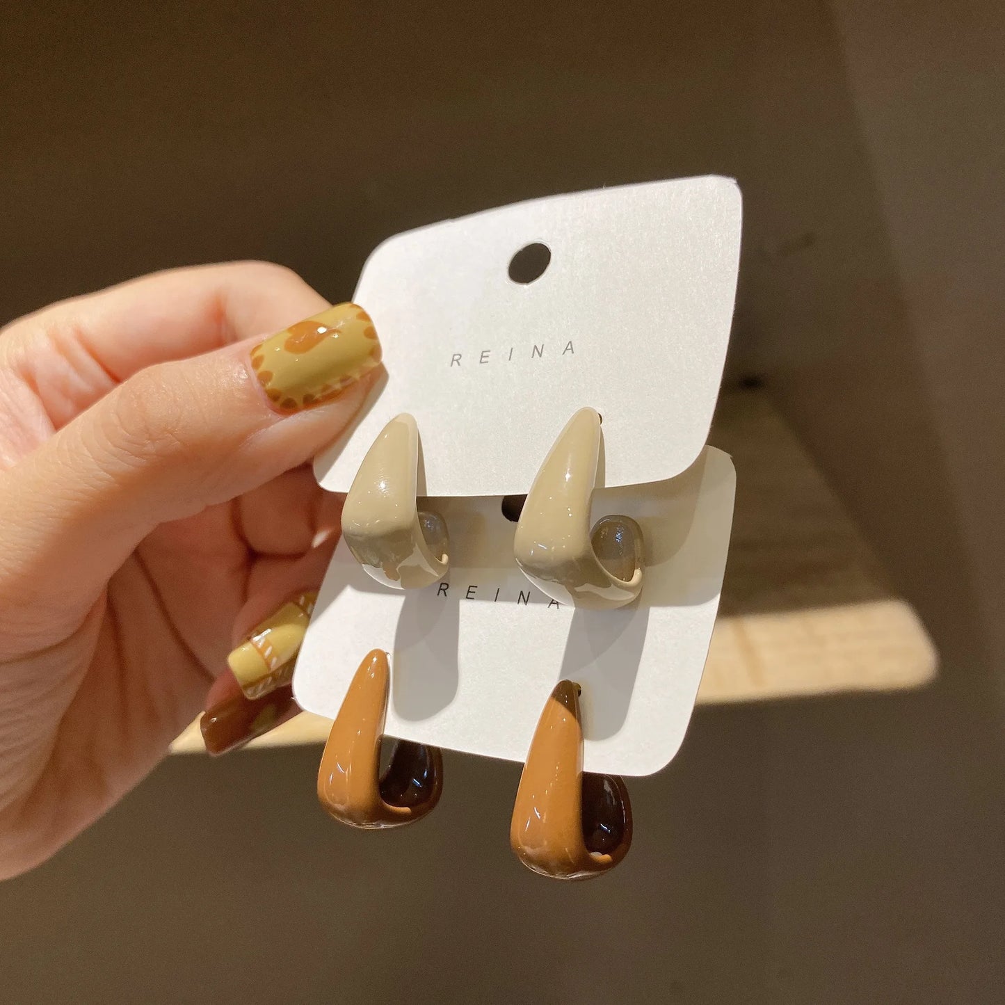 ドロップモダンピアス ブラウン/アイボリー【予約商品】