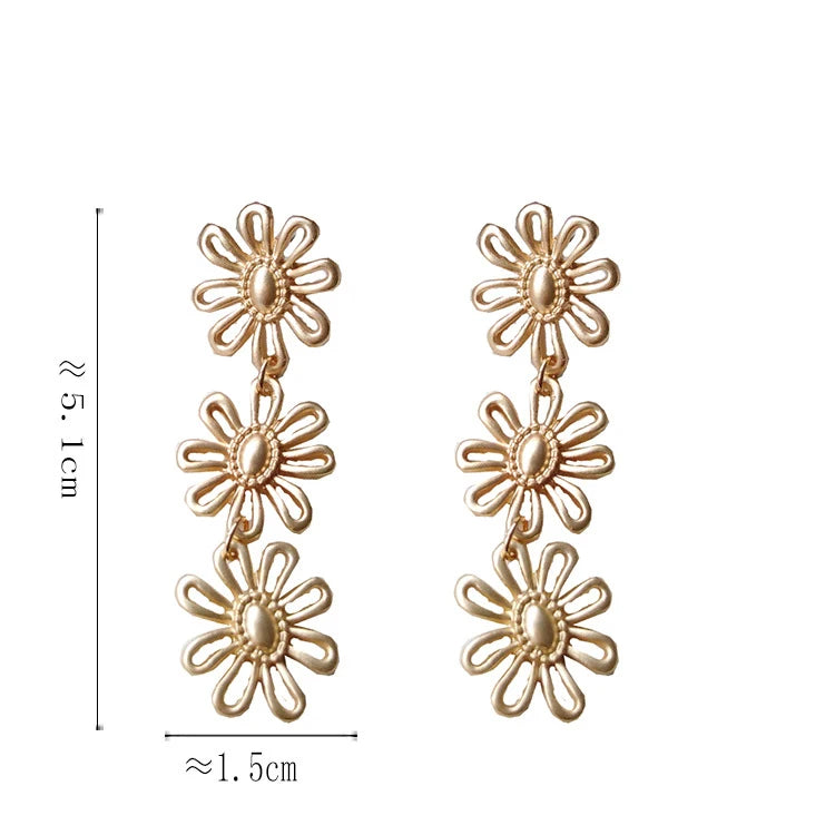 トリプルフラワーピアス/イヤリング ゴールド 【予約商品】