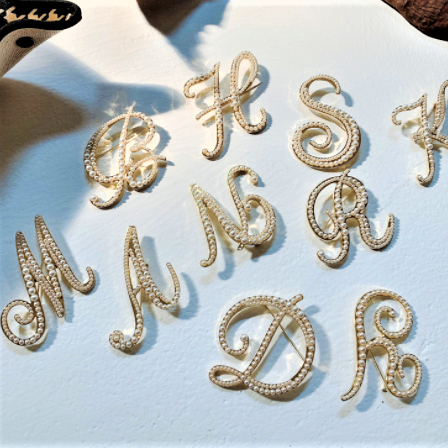 パールイニシャル ブローチ  ゴールド 【スピード配送】