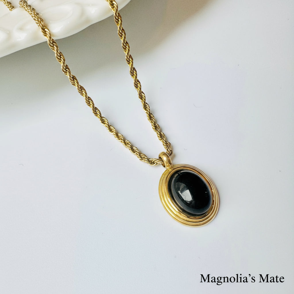 Oval Stone Twisted Chain Necklace Black/White [Fast Shipping]