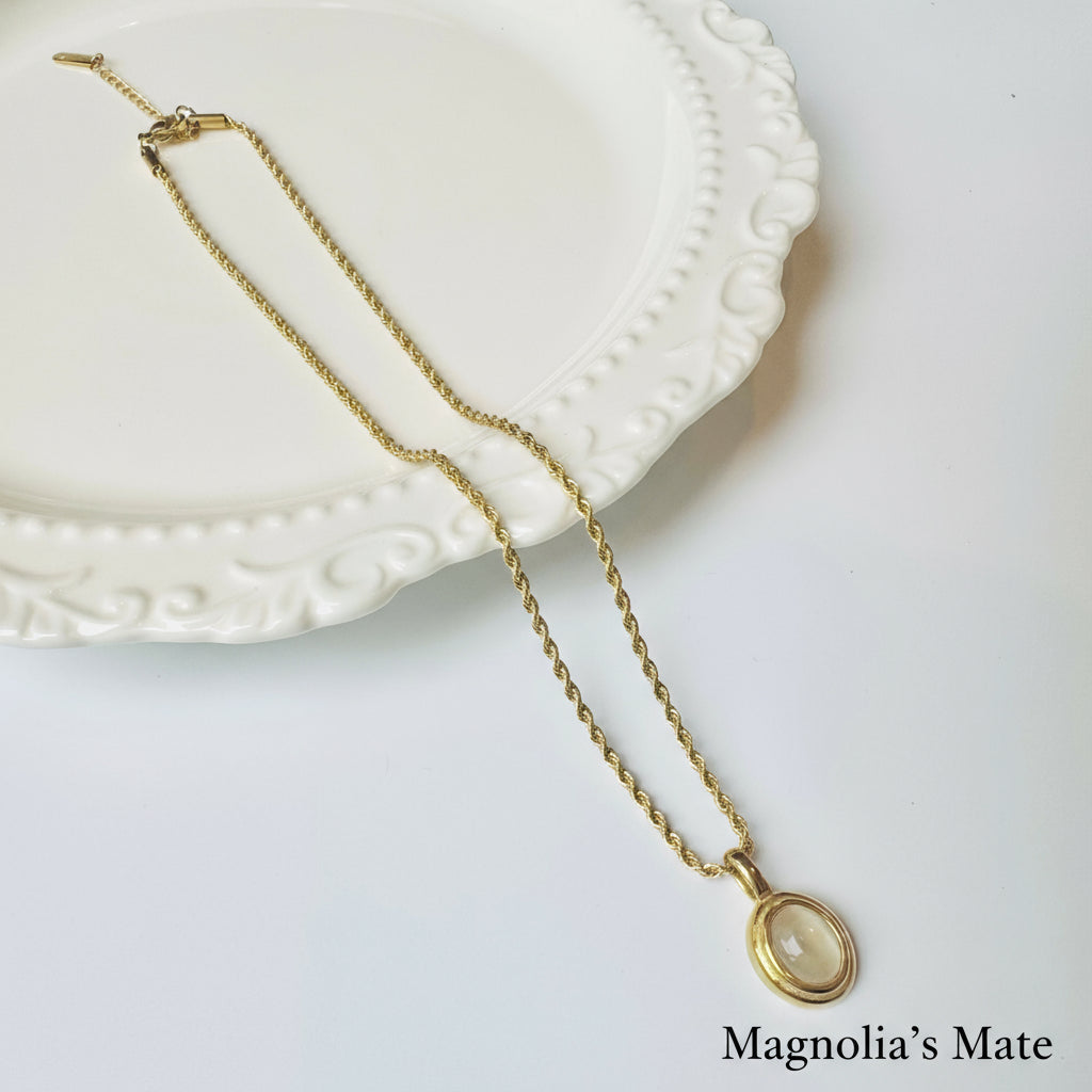 Oval Stone Twisted Chain Necklace Black/White [Fast Shipping]