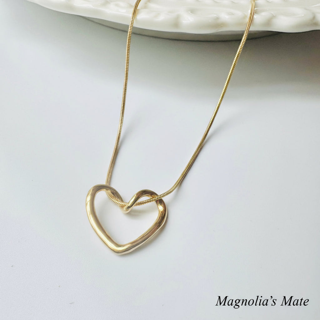 ハートツイストネックレス　ゴールド/シルバー　【スピード配送】