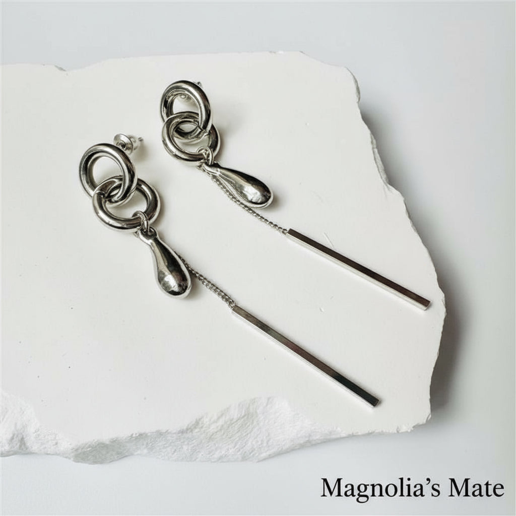 艶やかロングドロップ ピアス　シルバー　【スピード配送】