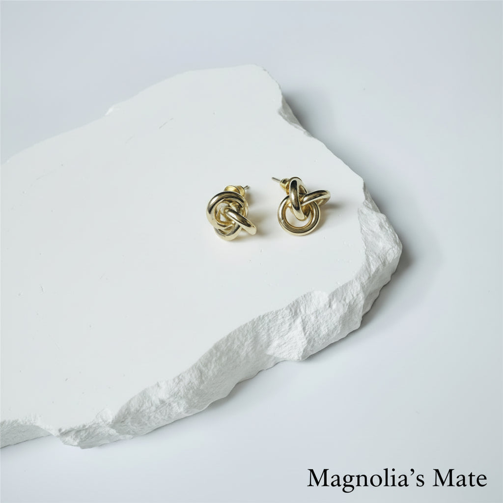 立体結び目ピアス　ゴールド/シルバー　【スピード配送】