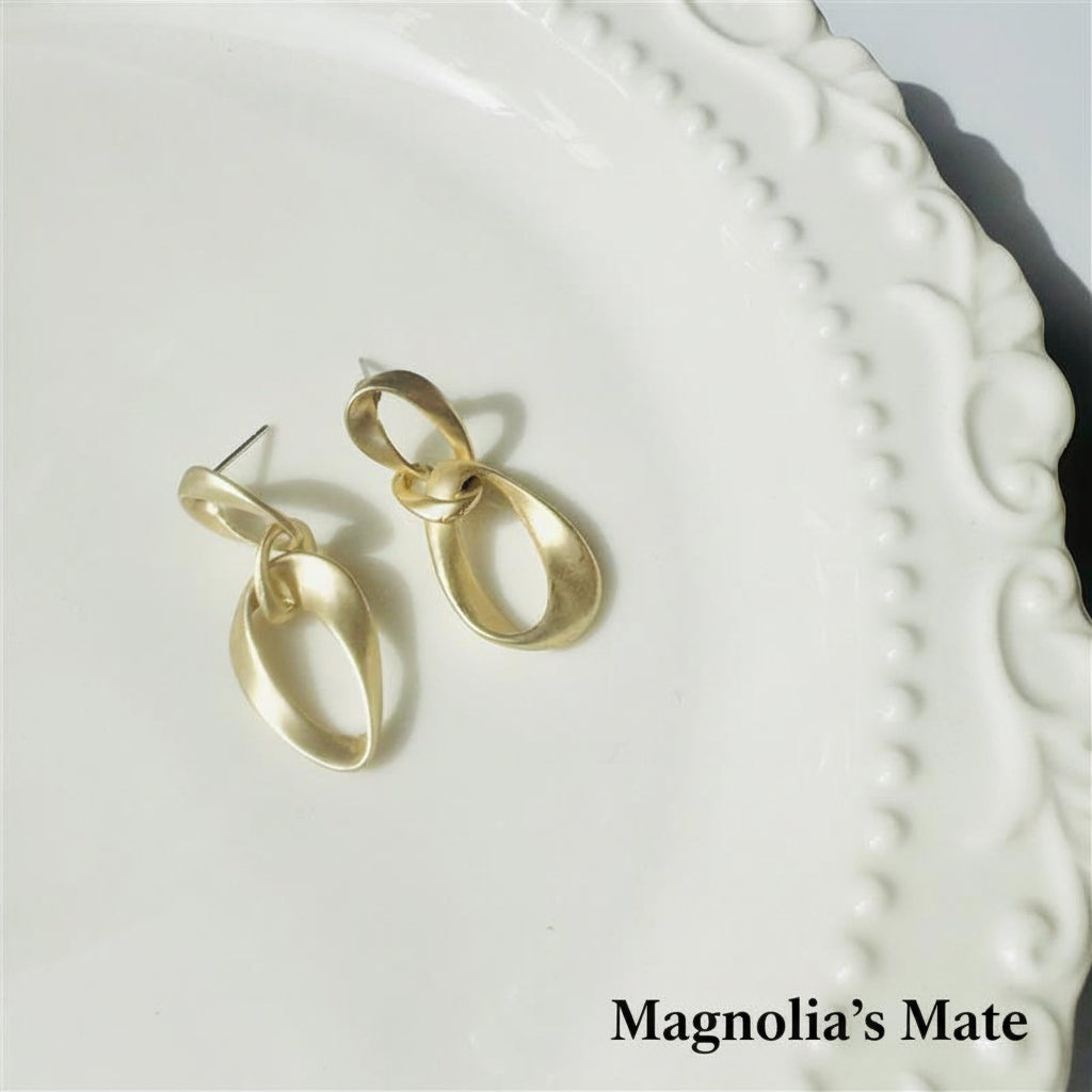 フェミニンねじれマット　イヤリング/ピアス　ゴールド 【スピード配送】