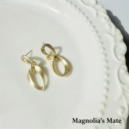 フェミニンねじれマット　イヤリング/ピアス　ゴールド 【スピード配送】