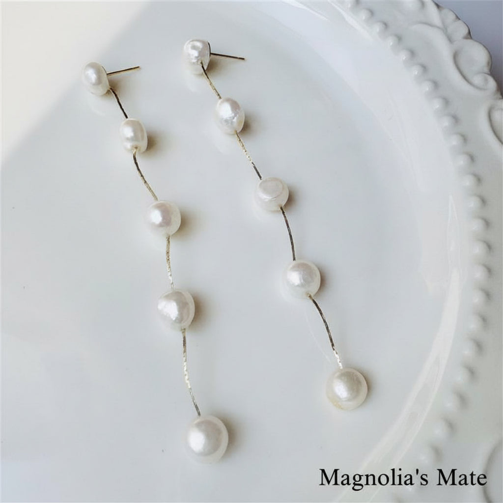 Swinging Freshwater Pearl Earrings Gold [Fast Shipping]