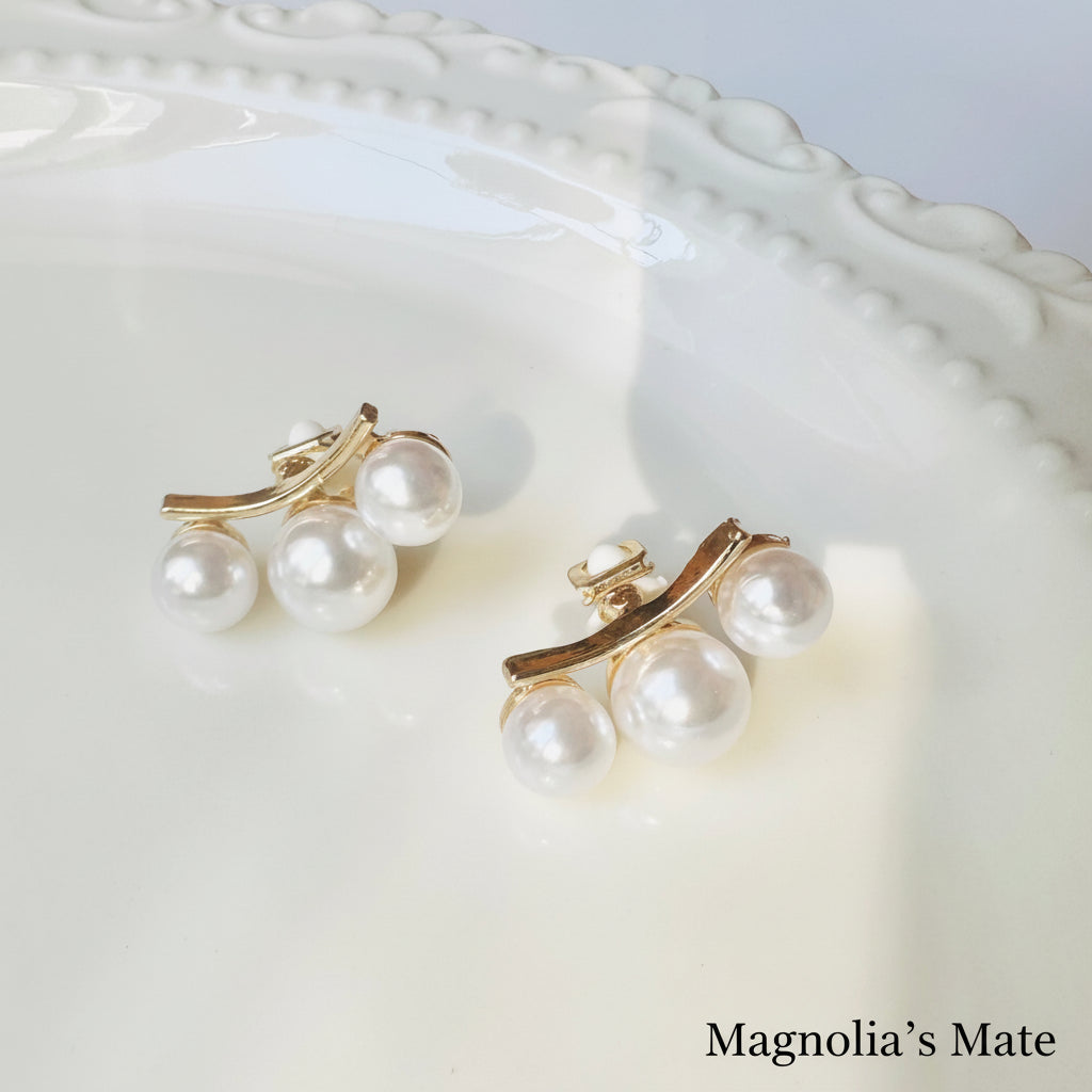 Three Pearl Earrings/Earrings Gold [Fast Shipping]
