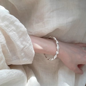 ツイストシルエットブレスレット　シルバー【予約商品】