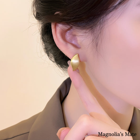 リーフカーブピアス　ゴールド/シルバー【予約商品】