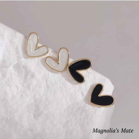 ラウンドハートピアス／イヤリング　ホワイト／ブラック【予約商品】