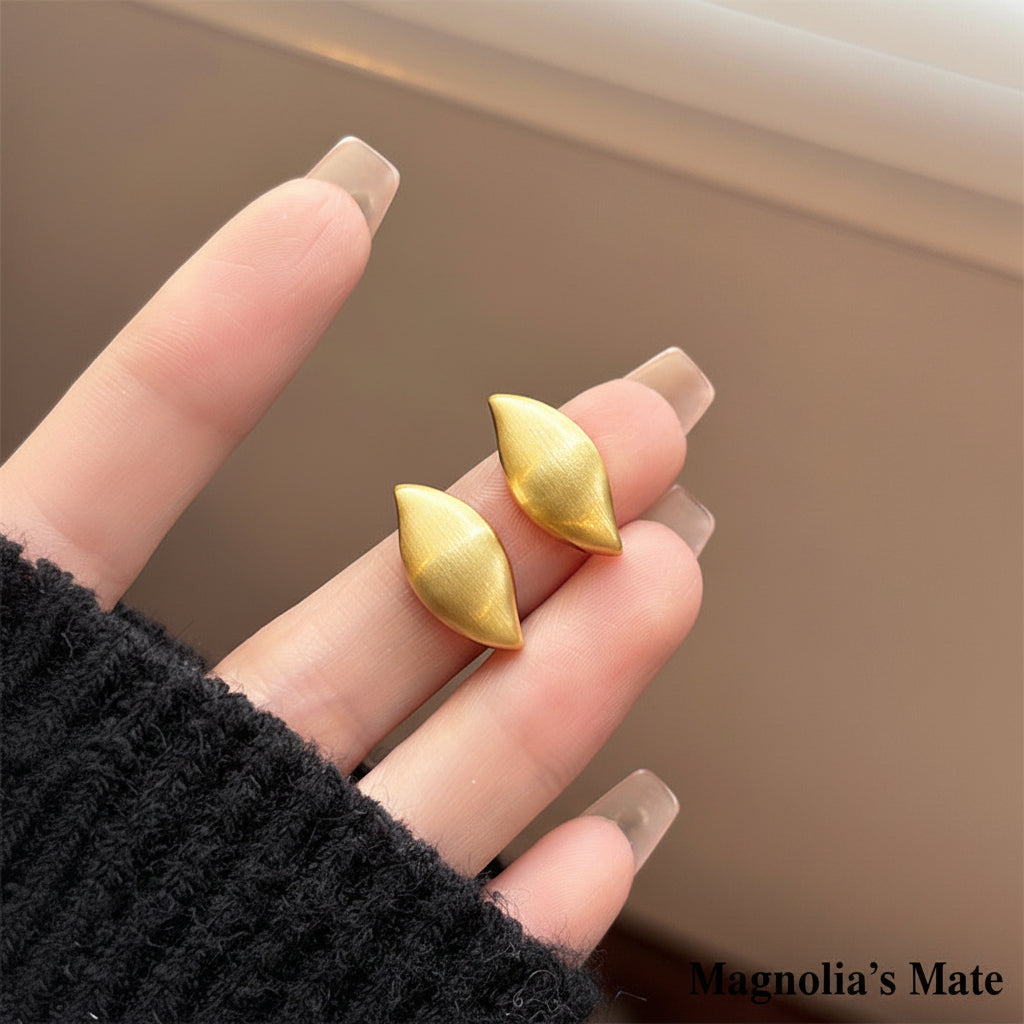 リーフカーブピアス　ゴールド/シルバー【予約商品】