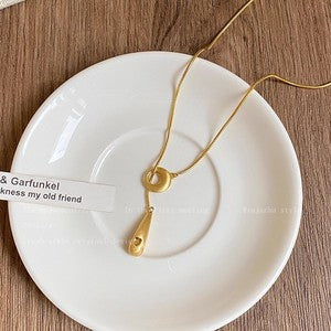 ドロップムーン スライドネックレス　ゴールド／シルバー【予約商品】