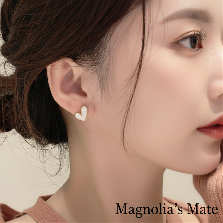 ラウンドハートピアス／イヤリング　ホワイト／ブラック【予約商品】