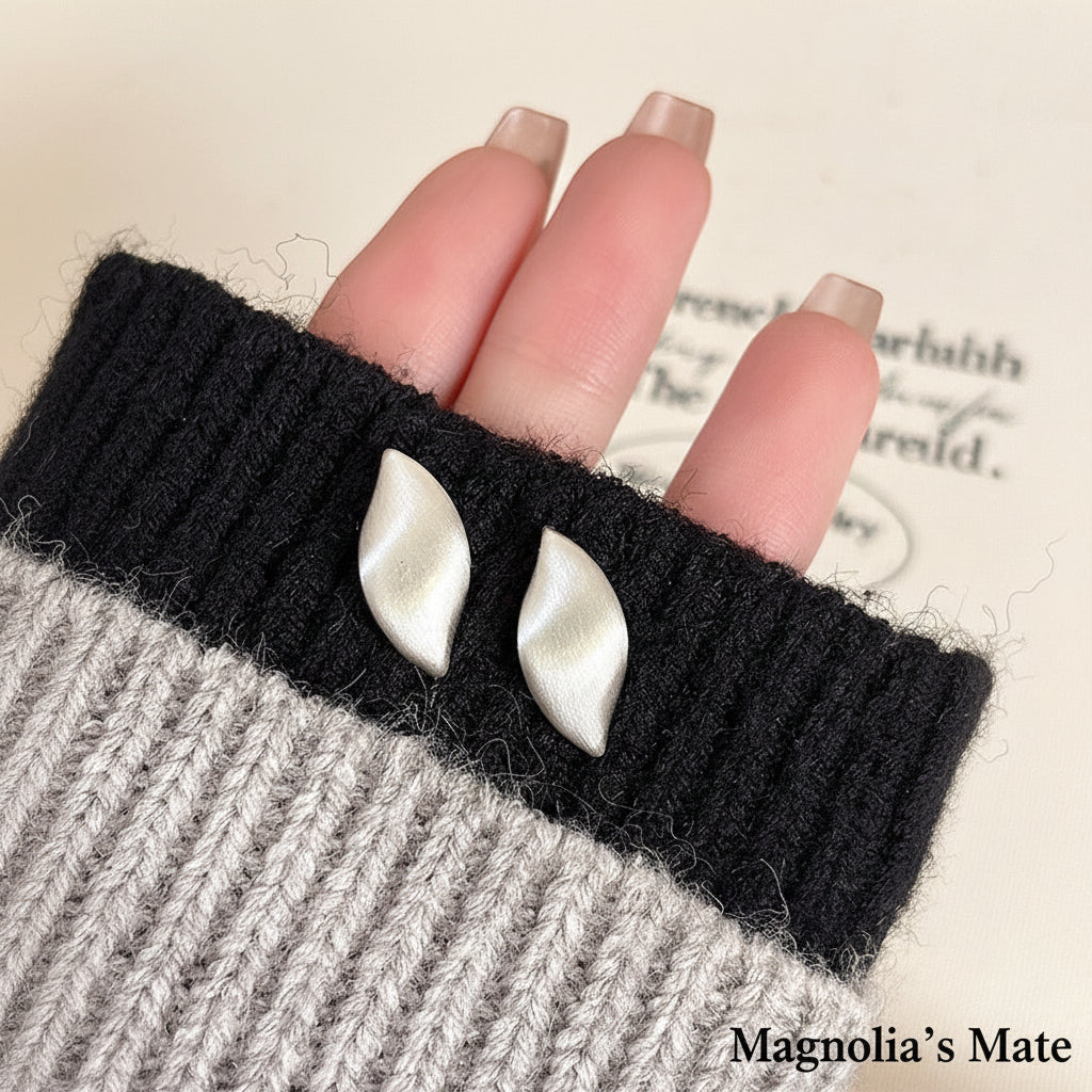 リーフカーブピアス　ゴールド/シルバー【予約商品】