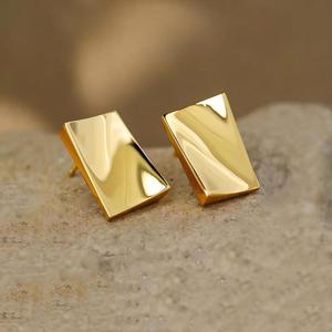 リフレクトウェーブピアス　ゴールド【予約商品】