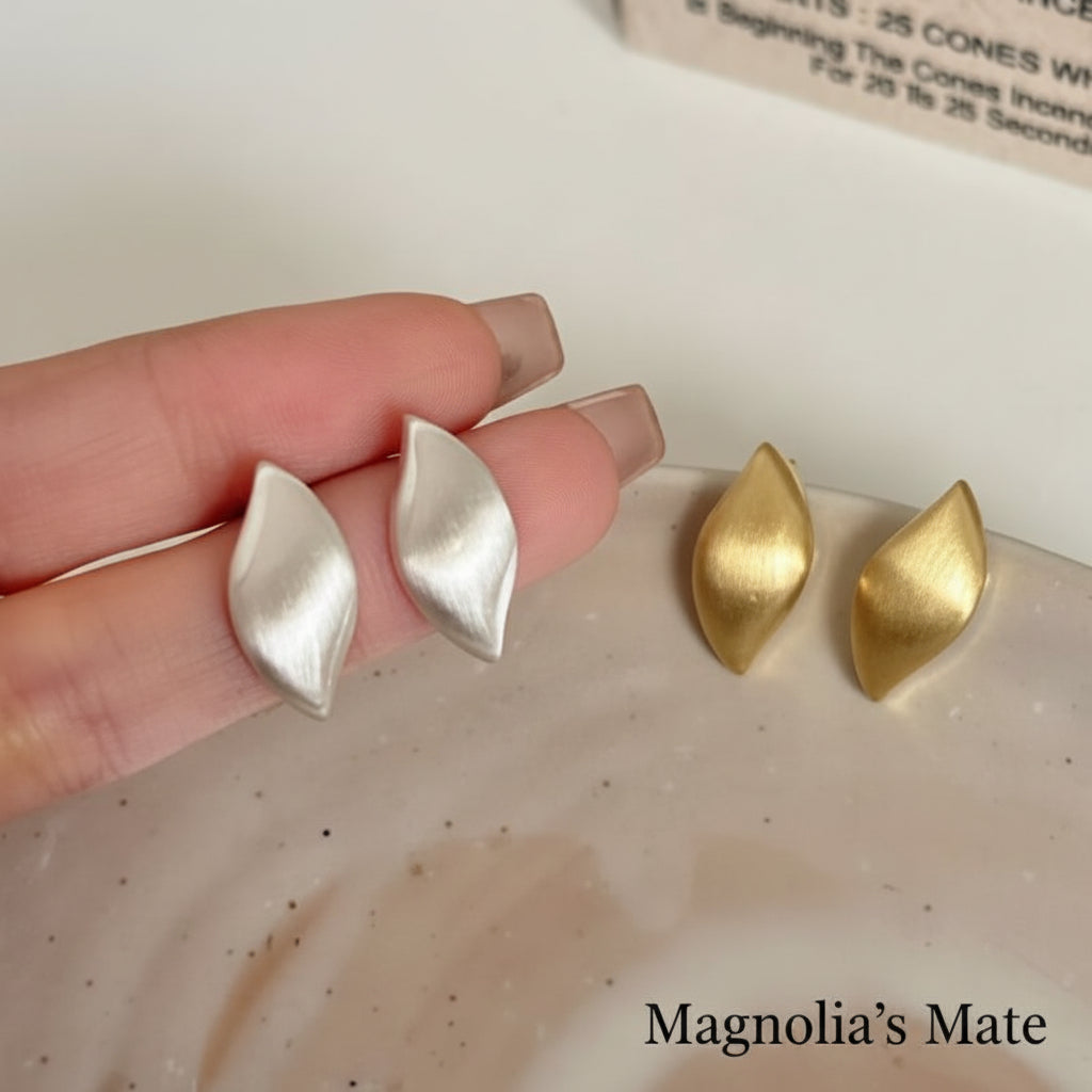 リーフカーブピアス　ゴールド/シルバー【予約商品】