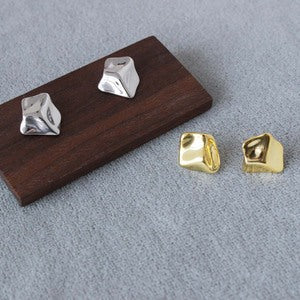 クラッシュキューブピアス　ゴールド／シルバー【予約商品】