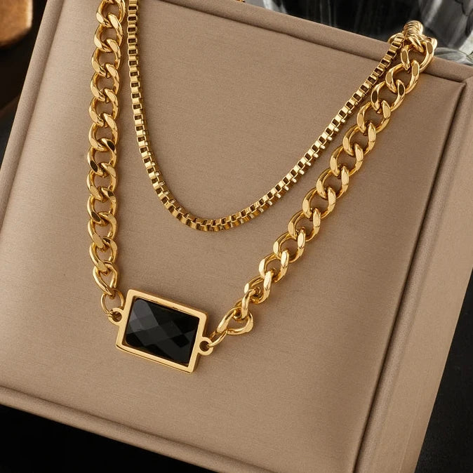 Black frame gold chain necklace [Pre-order item]