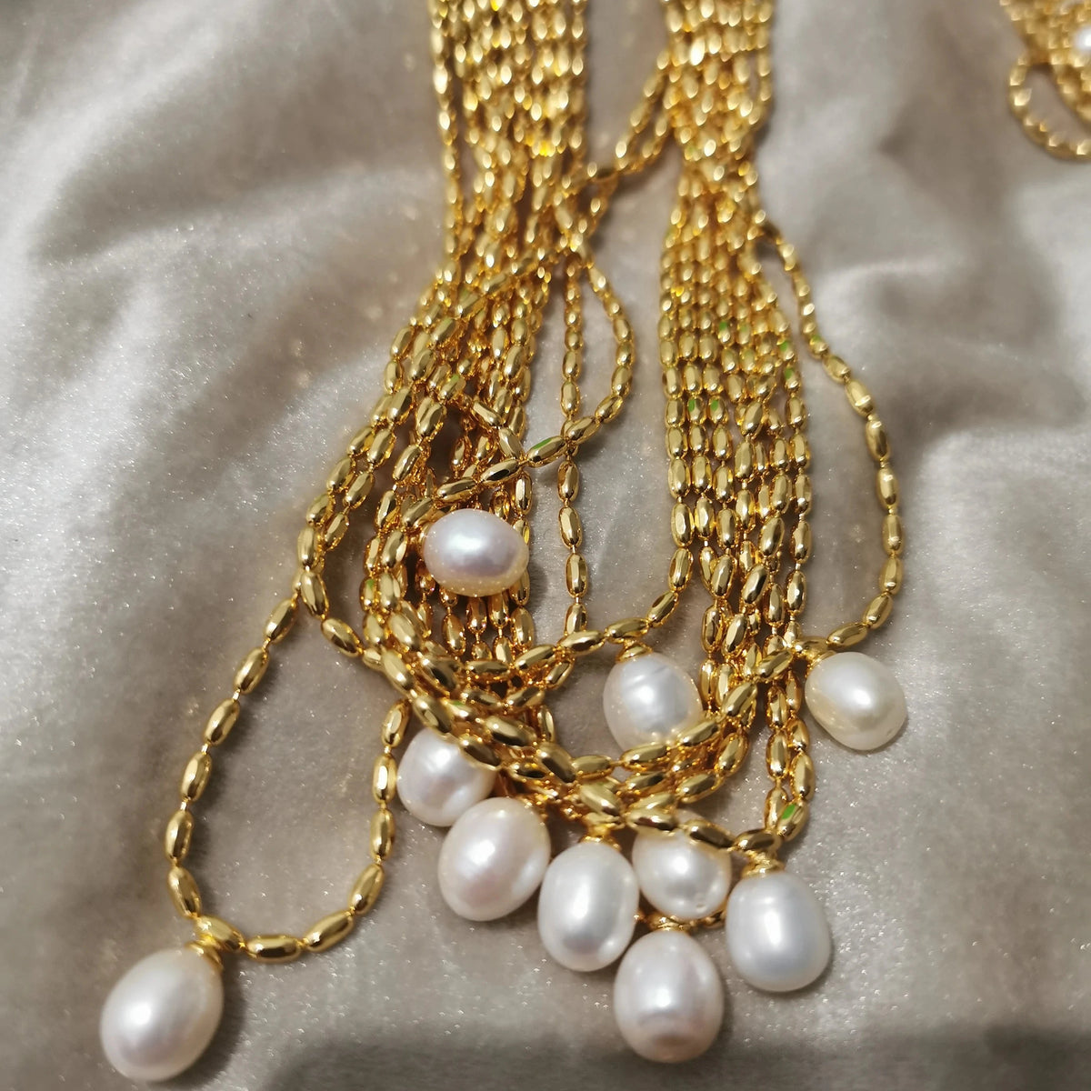 Simple Elegance Gold Pearl Necklace [Pre-order Item]