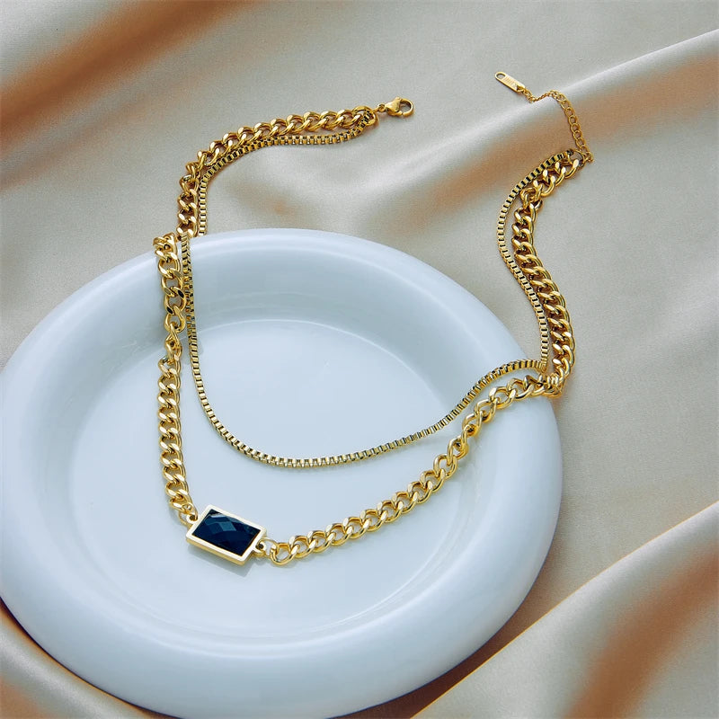 Black frame gold chain necklace [Pre-order item]