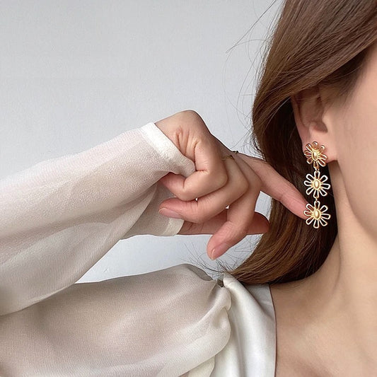 トリプルフラワーピアス/イヤリング　ゴールド　【予約商品】