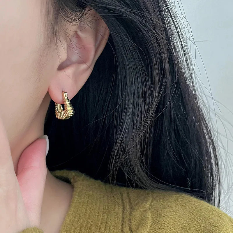 Classic earrings [outlet item]