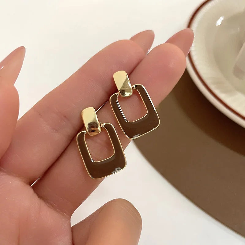 Modern Rectangle Earrings Brown [Pre-order Item]
