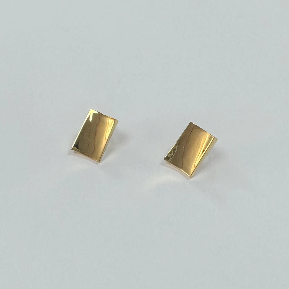 グロッシーレクタングルピアス【スピード配送】