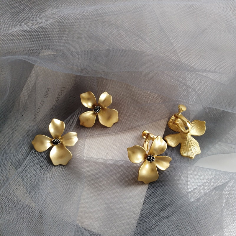 Matte Flower Earrings/Earrings Silver/Gold [Pre-order Item]